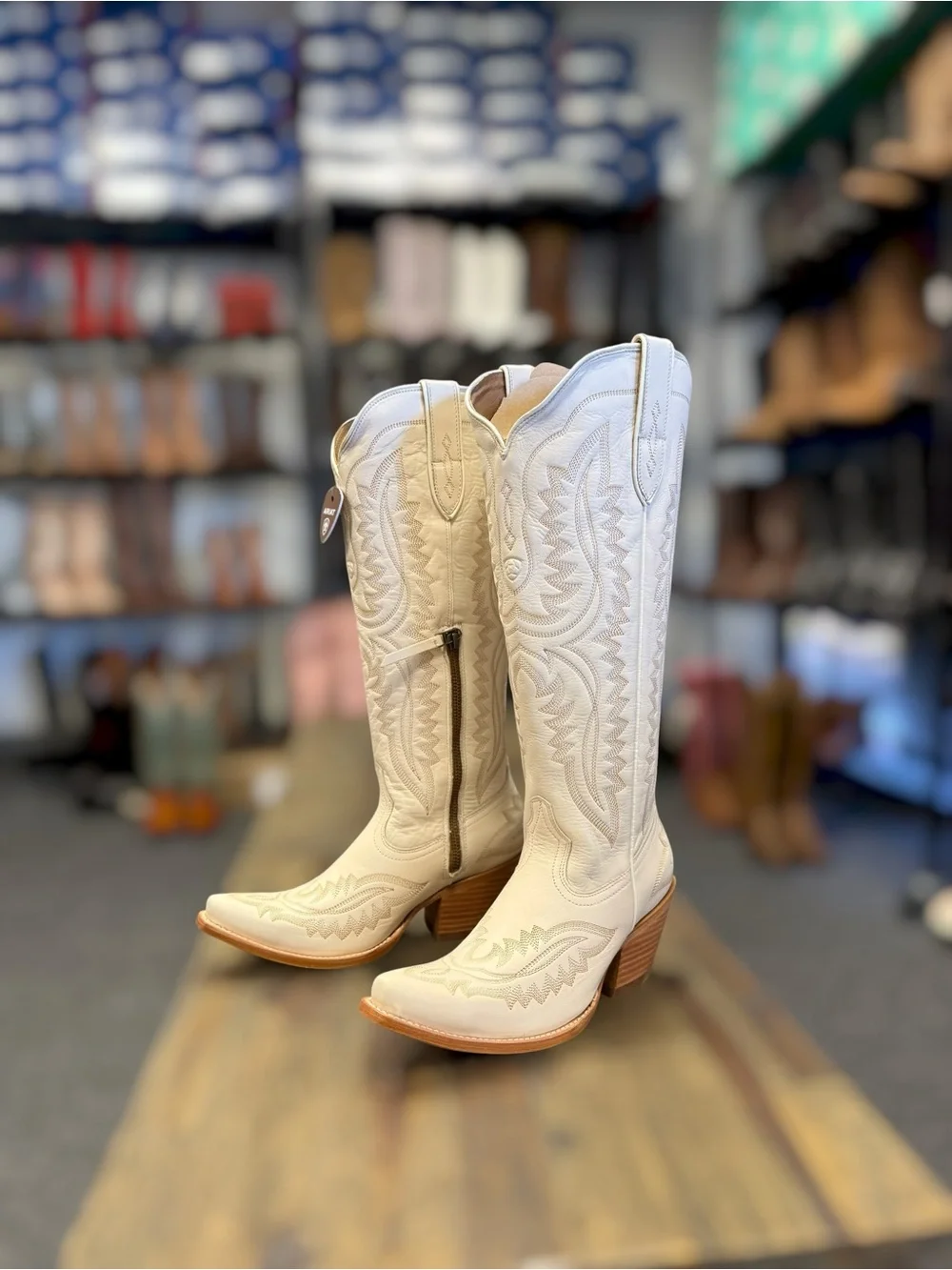 ARIAT WOMEN'S CASANOVA WESTERN
BOOTS - SNIP TOE VINTAGE BLANCO FESTIVAL BOOT 7 - Picture 5 of 10